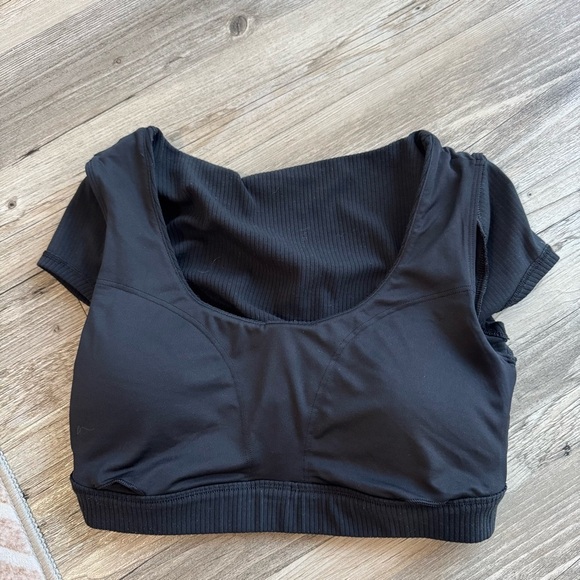 Alo Yoga Blissful Henley Bra Top Black
Size S - Picture 5 of 6